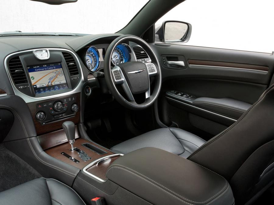  Chrysler 300C 2012 года  (UK) (фото 86 из 91)